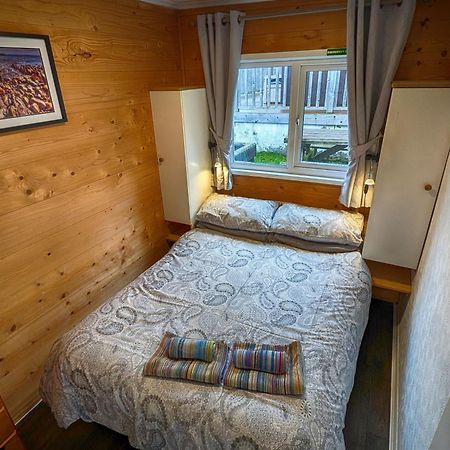 Caswell Beach Chalet 70 Located In Gower Peninsula Swansea Buitenkant foto