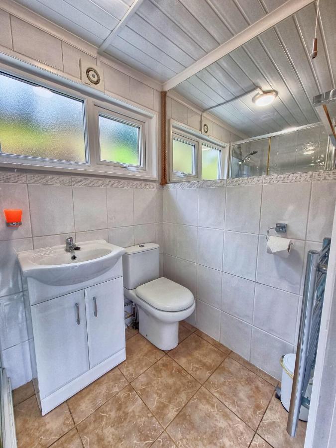 Caswell Beach Chalet 70 Located In Gower Peninsula Swansea Buitenkant foto