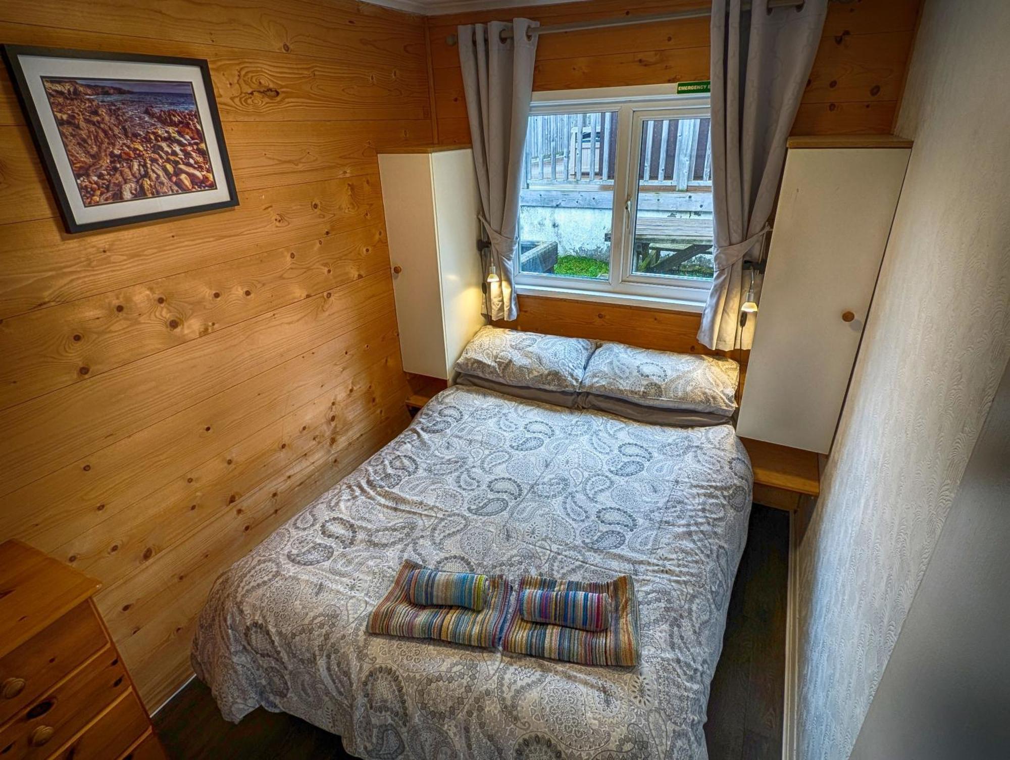 Caswell Beach Chalet 70 Located In Gower Peninsula Swansea Buitenkant foto